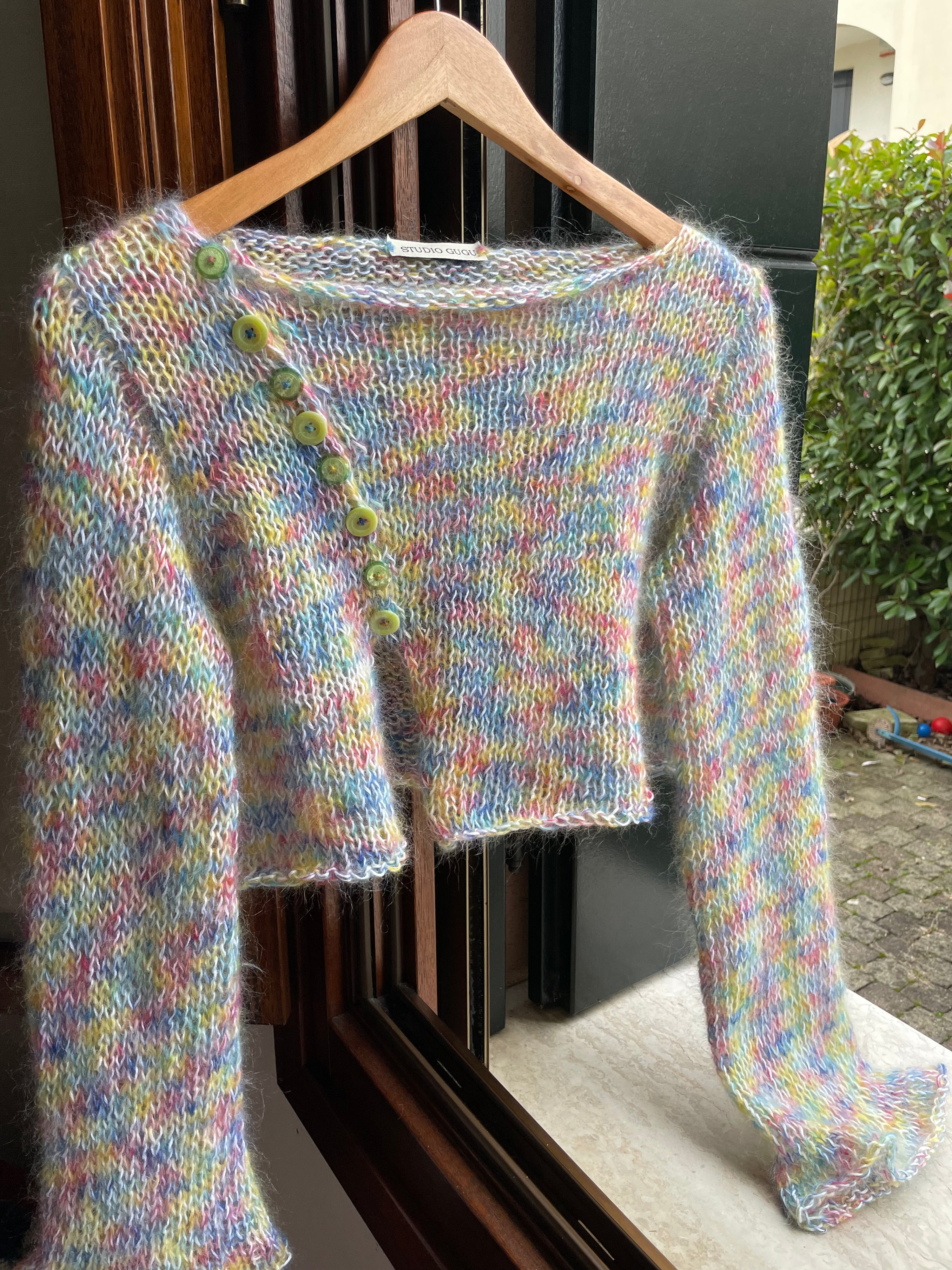 Cropped Cardigan con Bottoncini