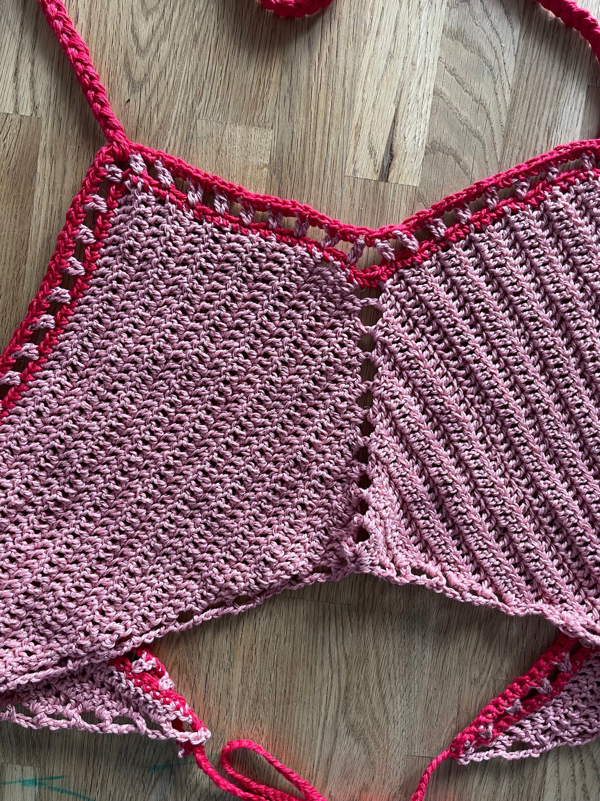 Corallo — Top triangolo crochet fatto a mano