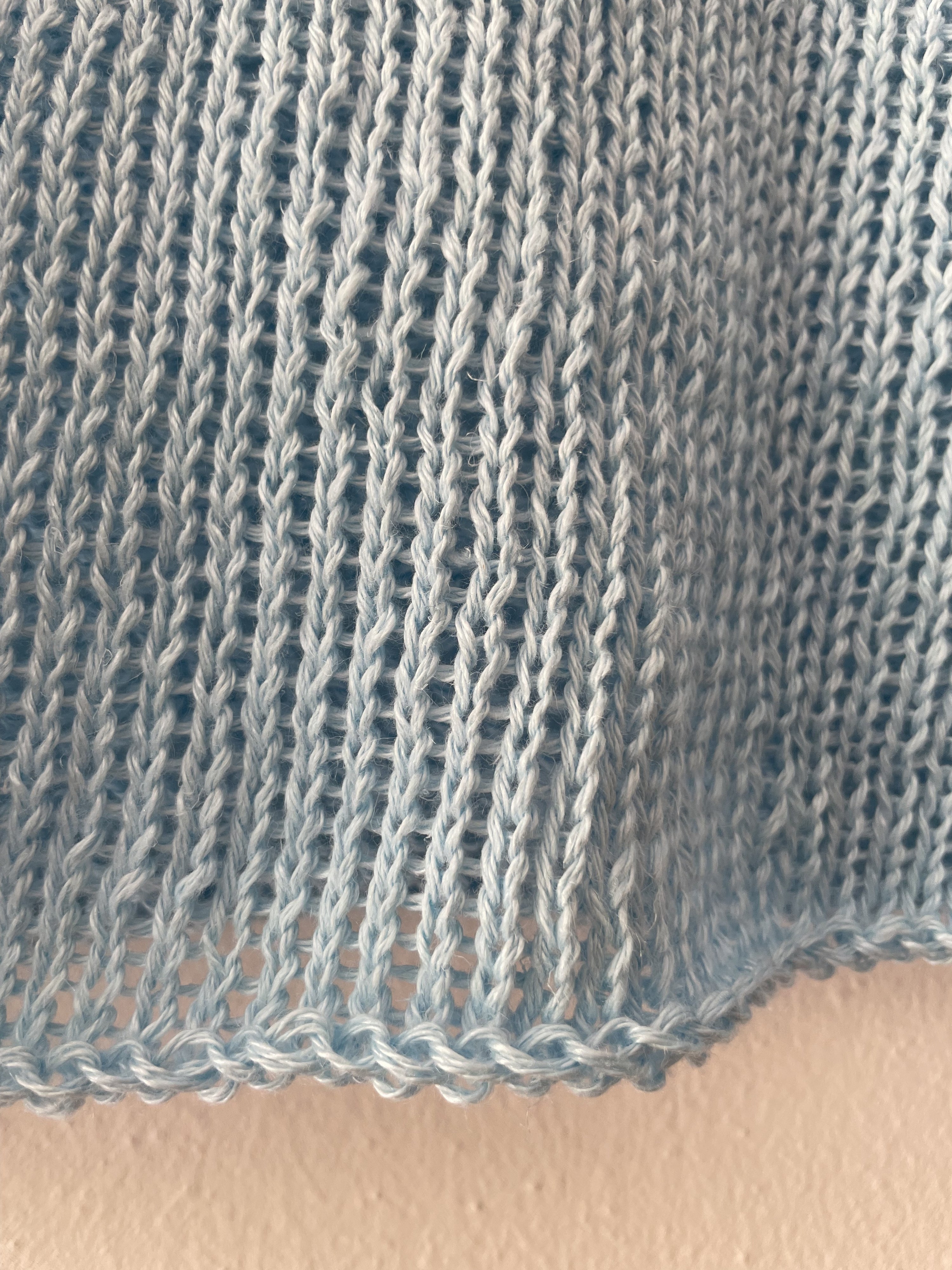 Crop top in lino e seta, azzurro polvere — Studio Gugu