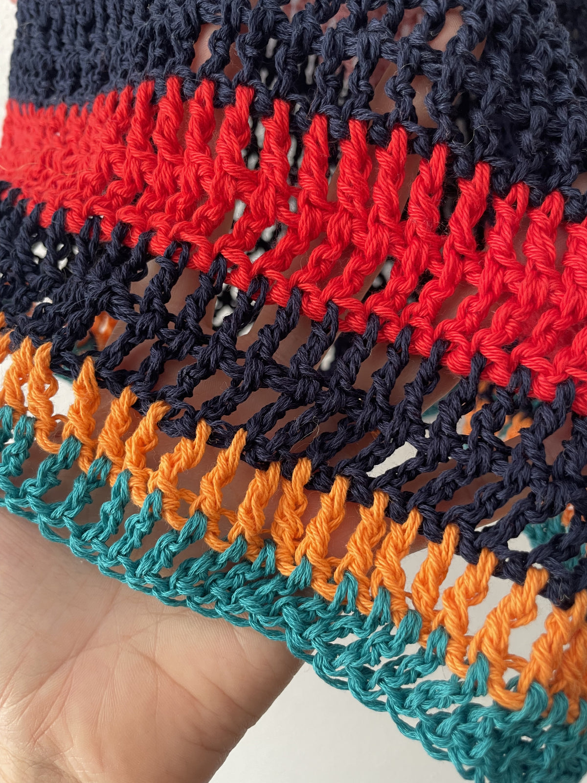 Top oversize all'uncinetto multicolore — Studio Gugu
