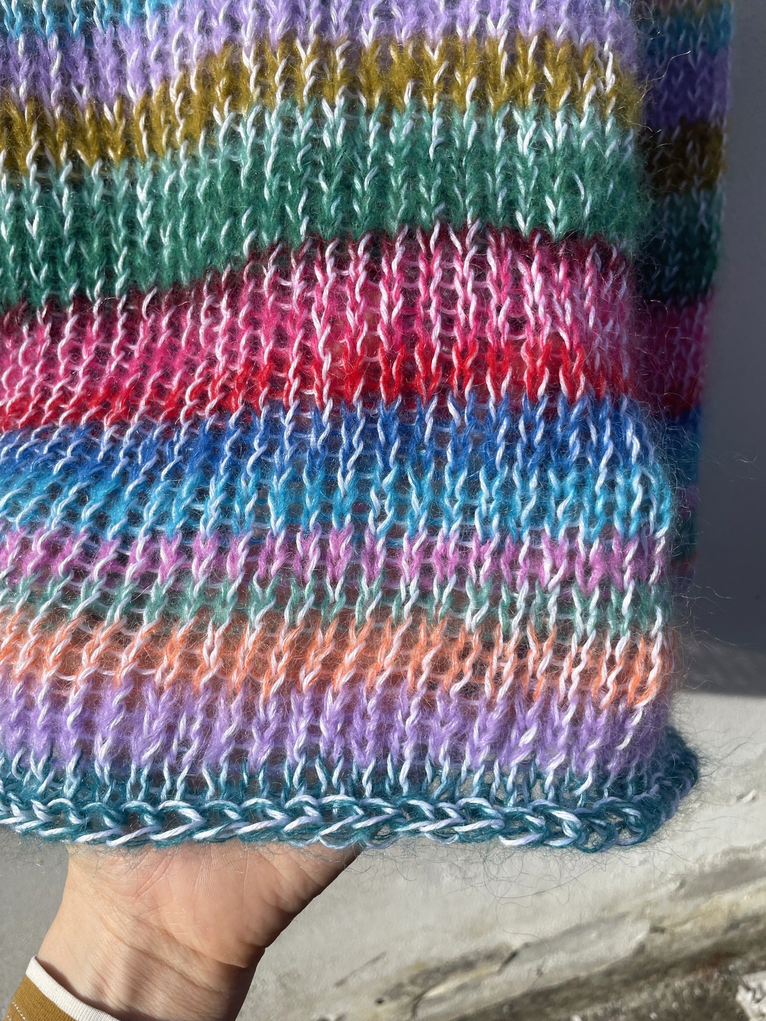 Maglia Acquerello — dettaglio orlo con finitura I-cord