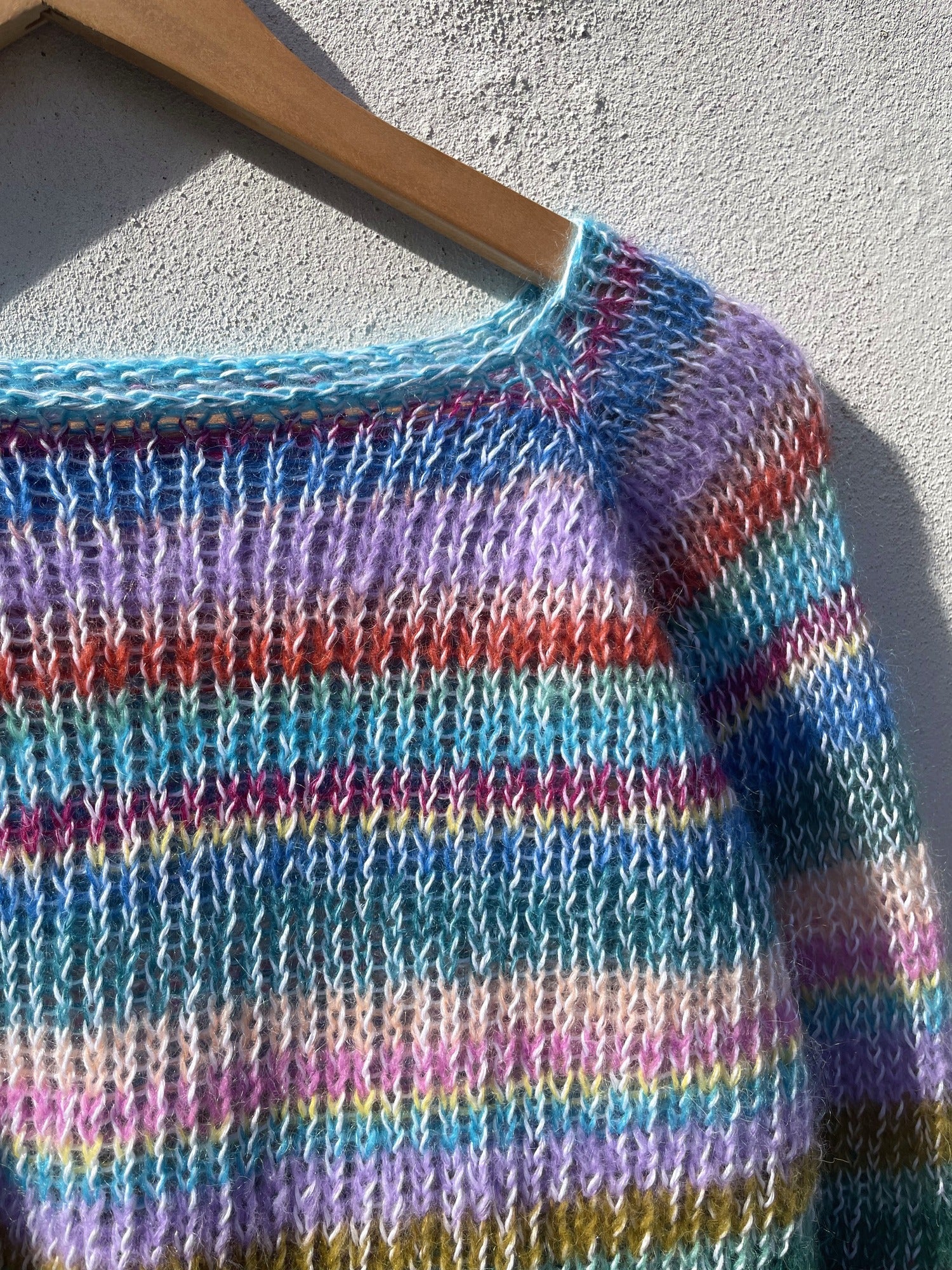 Maglia Acquerello — dettaglio petto e trama mohair